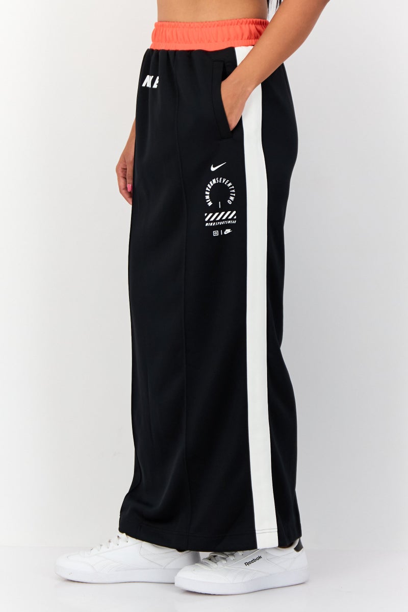Nike Women Standard Fit Brand Logo Outdoor Skirt, Black  - Image 2