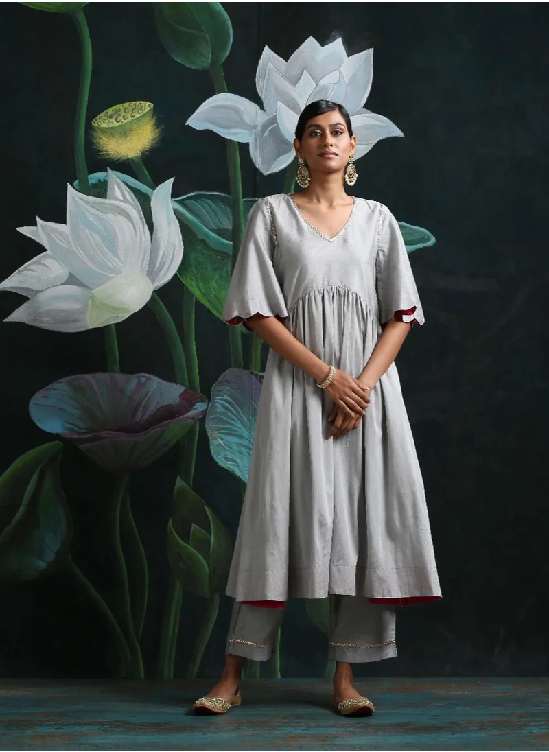 أبهشتي Grey Banarasi Scallop Sleeves kurta