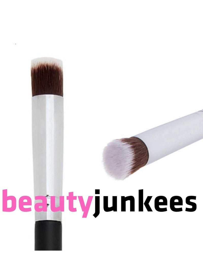 Beauty Junkees - Under Eye Concealer Brush – Flat Concealer Brush, Stippling Brush, Under Eye Brush, Small Powder Brush, Mini Flat Top Kabuki Makeup Brush - Image 1