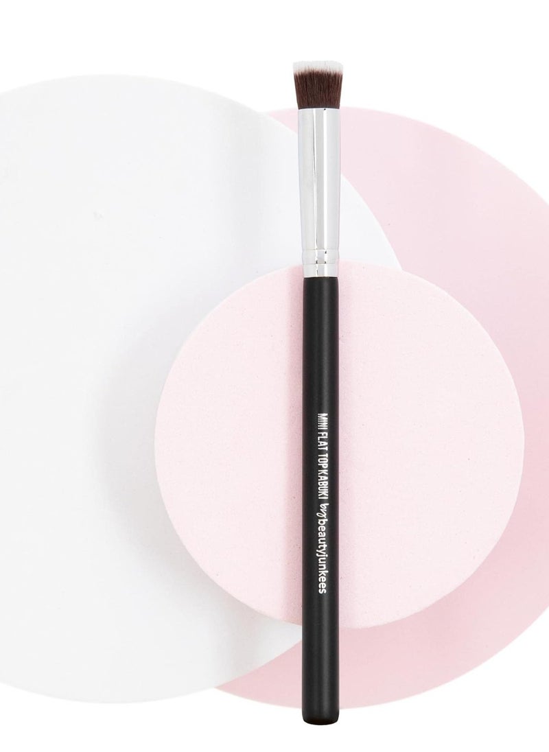 Beauty Junkees - Under Eye Concealer Brush – Flat Concealer Brush, Stippling Brush, Under Eye Brush, Small Powder Brush, Mini Flat Top Kabuki Makeup Brush - Image 1