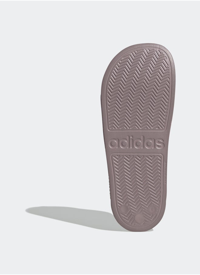 Adidas - شرائح الاستحمام من Adilette - Image 1