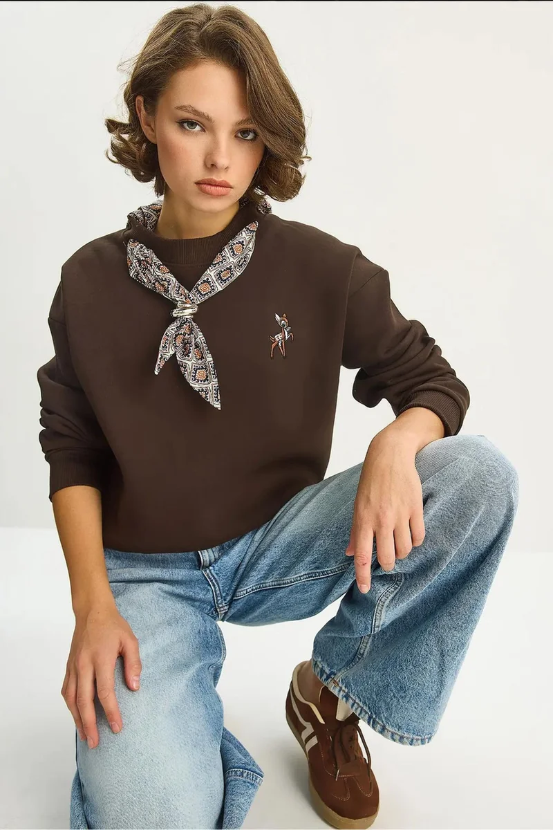Bianco Lucci LUCCI Embroidered Crew Neck Sweatshirt