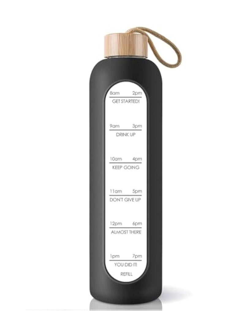 Arabest زجاجة ماء زجاجية، زجاجة ماء بوروسيليكات سعة 32 أونصة مع علامة زمنية، زجاجة ماء خالية من BPA مقاومة للتسرب مع غلاف سيليكون وغطاء من الخيزران للرياضة، في الهواء الطلق (أسود) - Image 1