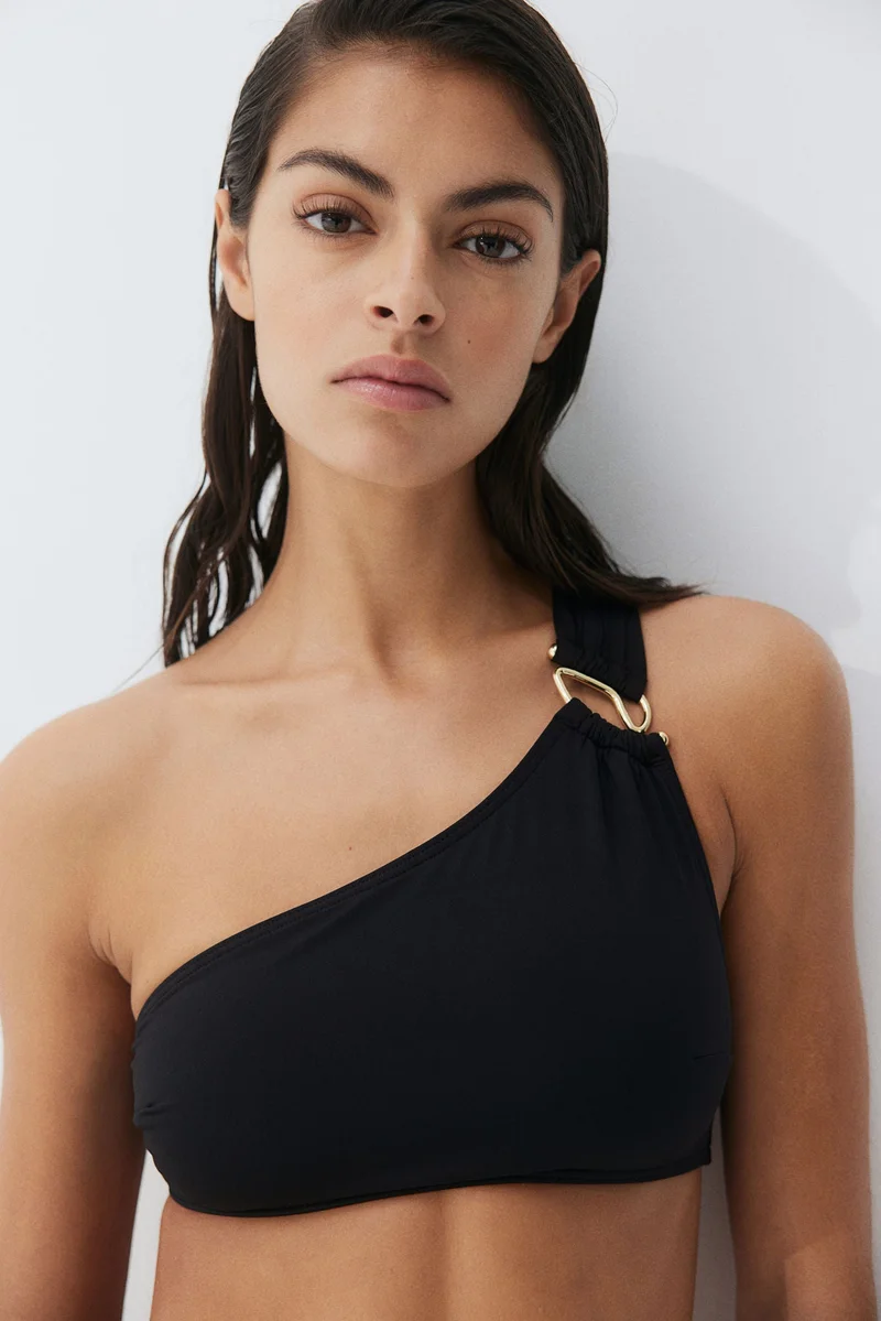 اتش اند ام بيكيني توب مُبطن وبكتف مكشوف