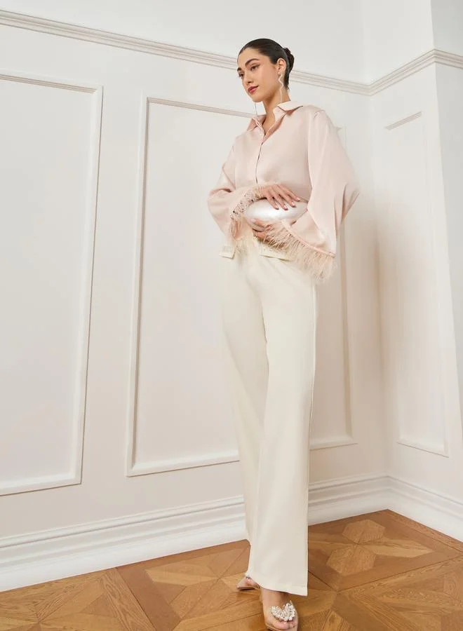 ستايلي بلوزة ساتان مزين بالريش لون كريمي