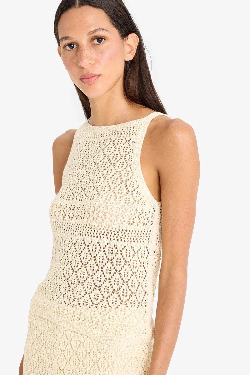 DeFacto Regular Fit Halter Neck Openwork Sleeveless Blouse