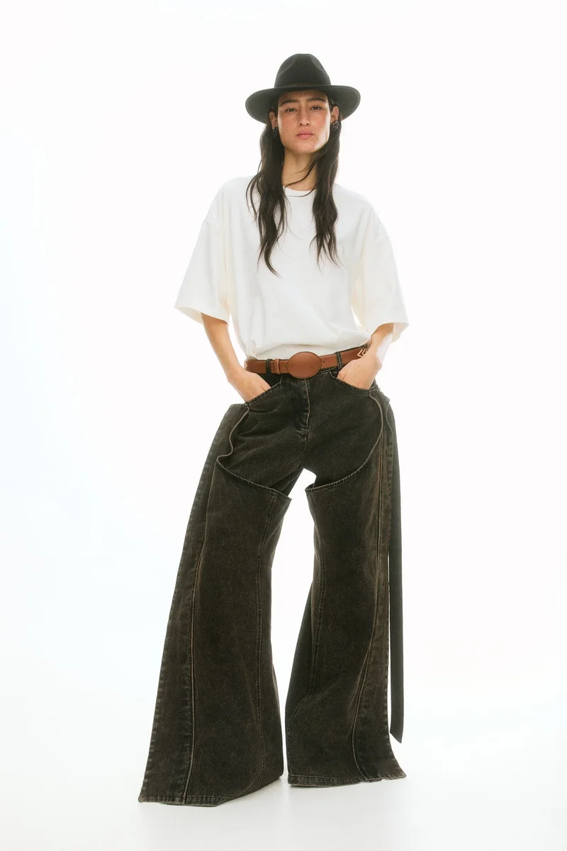 اتش اند ام تي-شيرت بتفاصيل زخرفة