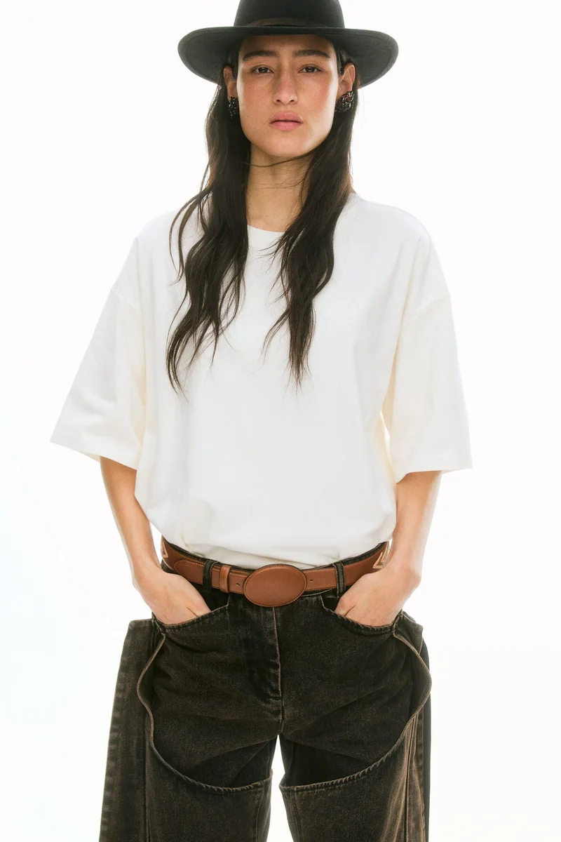 اتش اند ام تي-شيرت بتفاصيل زخرفة