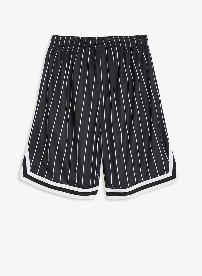 كارل كاني شورت شبكي مخطط بخطوط رفيعة