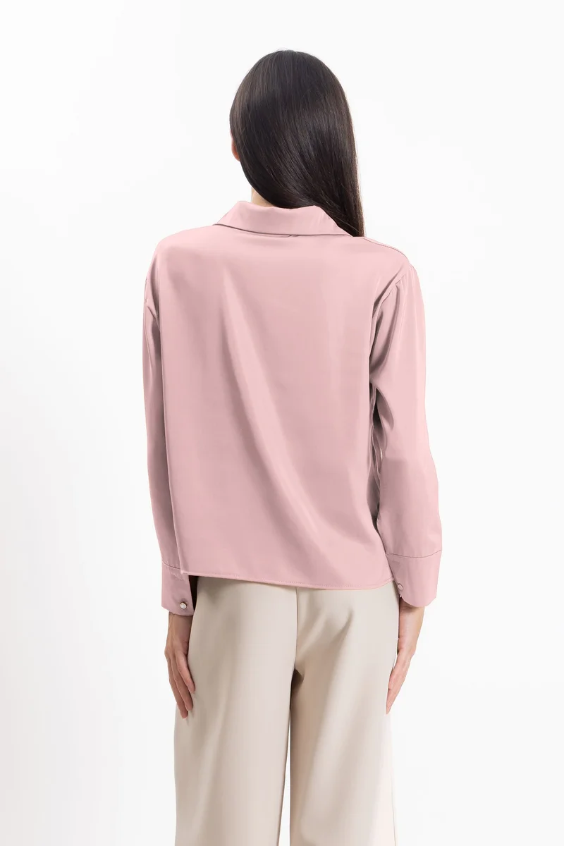 شايبس قميص ساتان مع قلادة