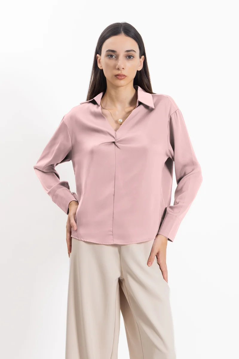 شايبس قميص ساتان مع قلادة