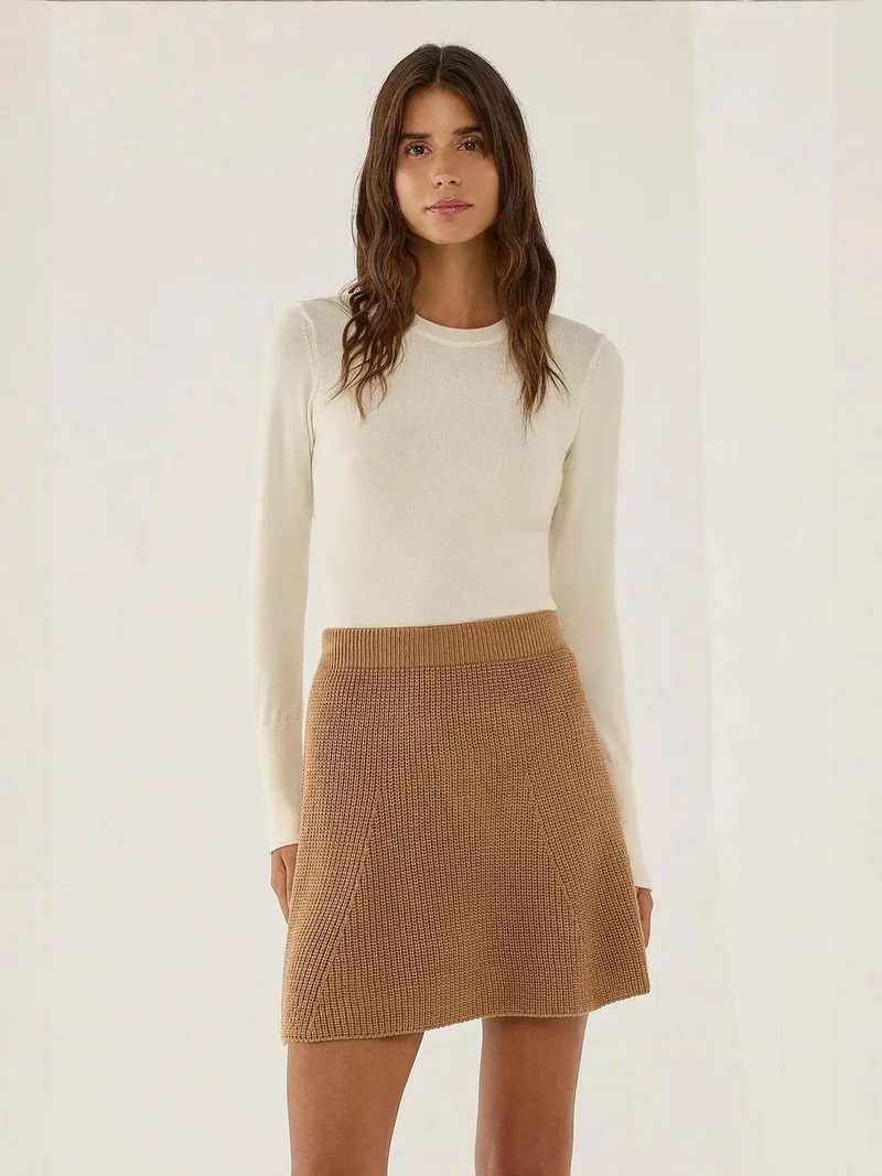 زوبعة تنورة قصيرة محبوكة