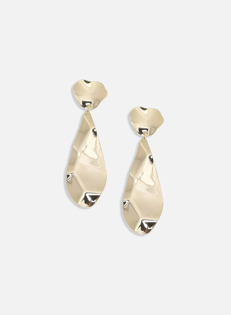 سوهي أقراط متدلية على شكل دمعة منقوشة - ذهبي