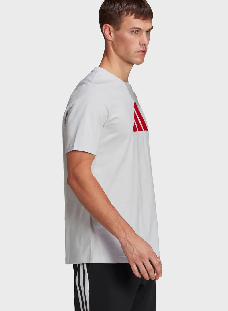 adidas تيشيرت مزين بطباعة جرافيك
