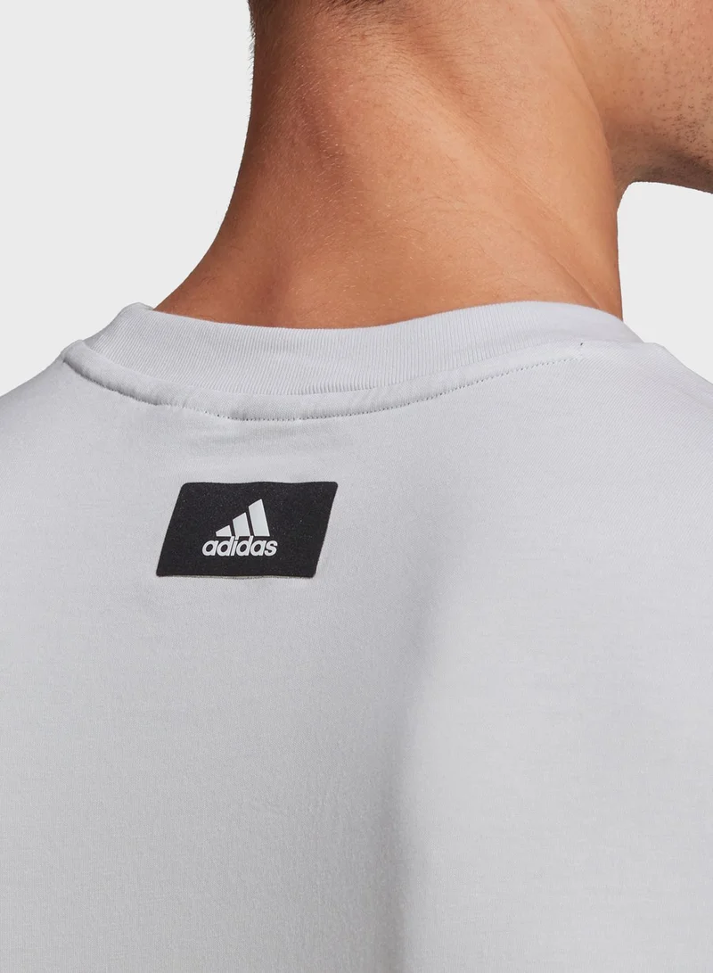 adidas تيشيرت مزين بطباعة جرافيك