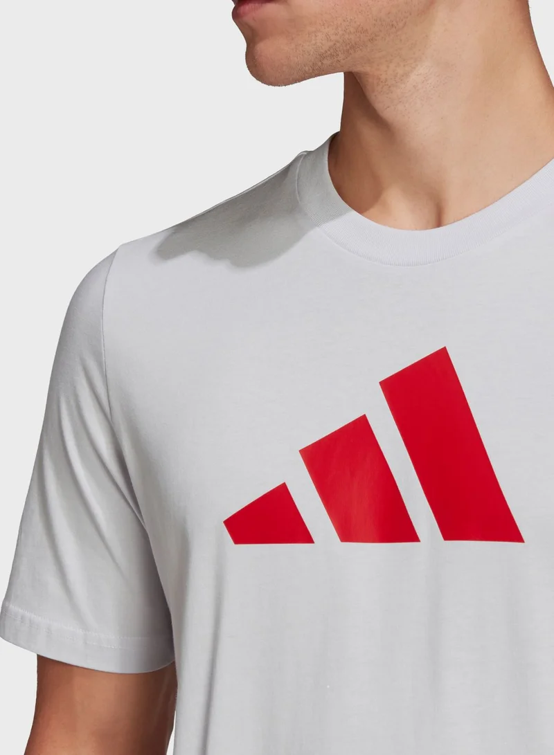 adidas تيشيرت مزين بطباعة جرافيك