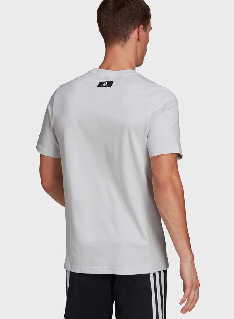 adidas تيشيرت مزين بطباعة جرافيك