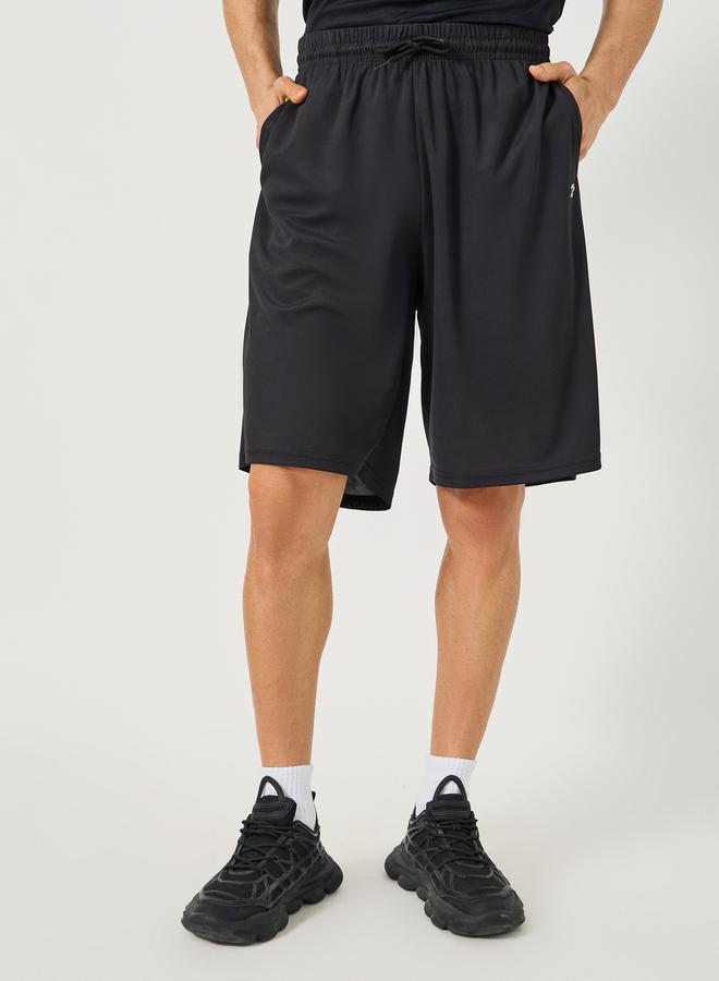 ستايلي اكتيف طقم تي شيرت وشورت بطبعة شعار مقاس كبير بياقة دائرية - Image 5