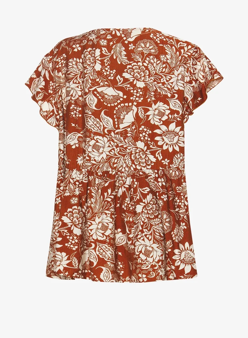 جينجر بلس بلوزة بوهيمية بطبعة زهور وياقة على شكل حرف