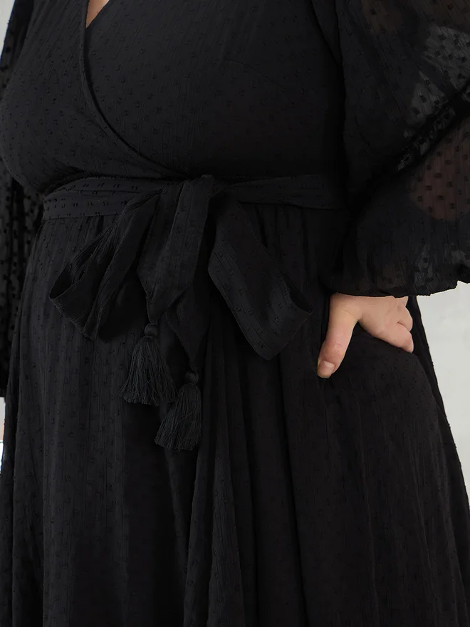 فيميلا فستان منقط بياقة ملفوفة
