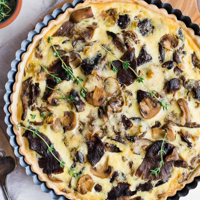 LOLYSIC 2 Pcs Deep Quiche Tins with Loose Bottom, 28cm 11inch Non Stick Tart Tin Fluted Flan Tin with Loose Base, Carbon Steel 5.5cm Deep Pie Tin Quiche Dishes for Baking, Black - Image 4