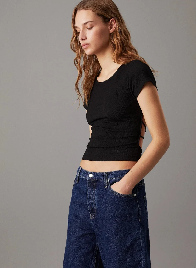 كالفن كلاين جينز بلوزة بظهر مفتوح ومزينة برباط