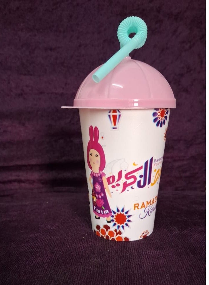 كوب أطفال متعدد الأستخدام مناسب للمدارس بتصميم كرتوني مع غطاء وماصة مرنة - بلاستيك آمن، مثالي للمشروبات الباردة  - Image 4