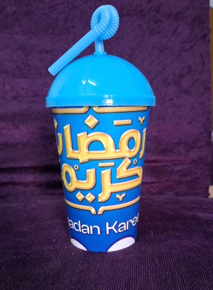 كوب أطفال متعدد الأستخدام مناسب للمدارس بتصميم كرتوني مع غطاء وماصة مرنة - بلاستيك آمن، مثالي للمشروبات الباردة  - Image 3