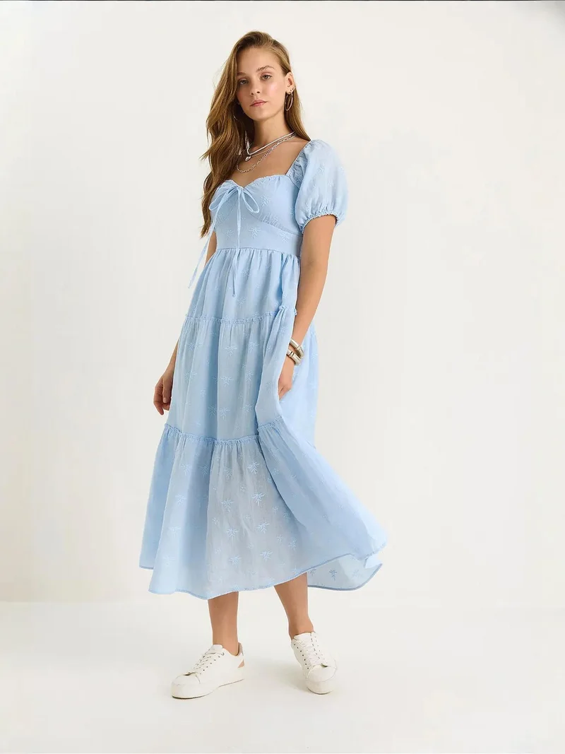 بيانكو لوتشي فستان ماكسي بياقة مطرزة على شكل قلب من لوتشي