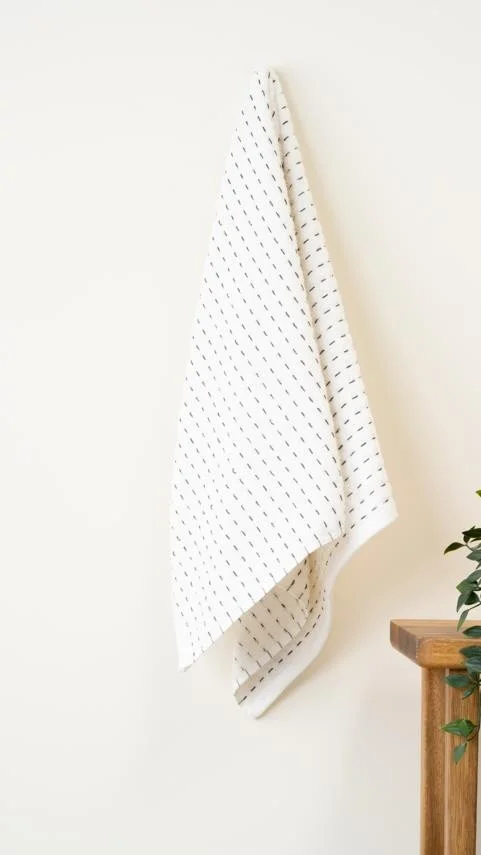 Bluenity Coat 100% Natural Cotton Guest Bathroom / Kitchen Towel - 30X50 cm Cream