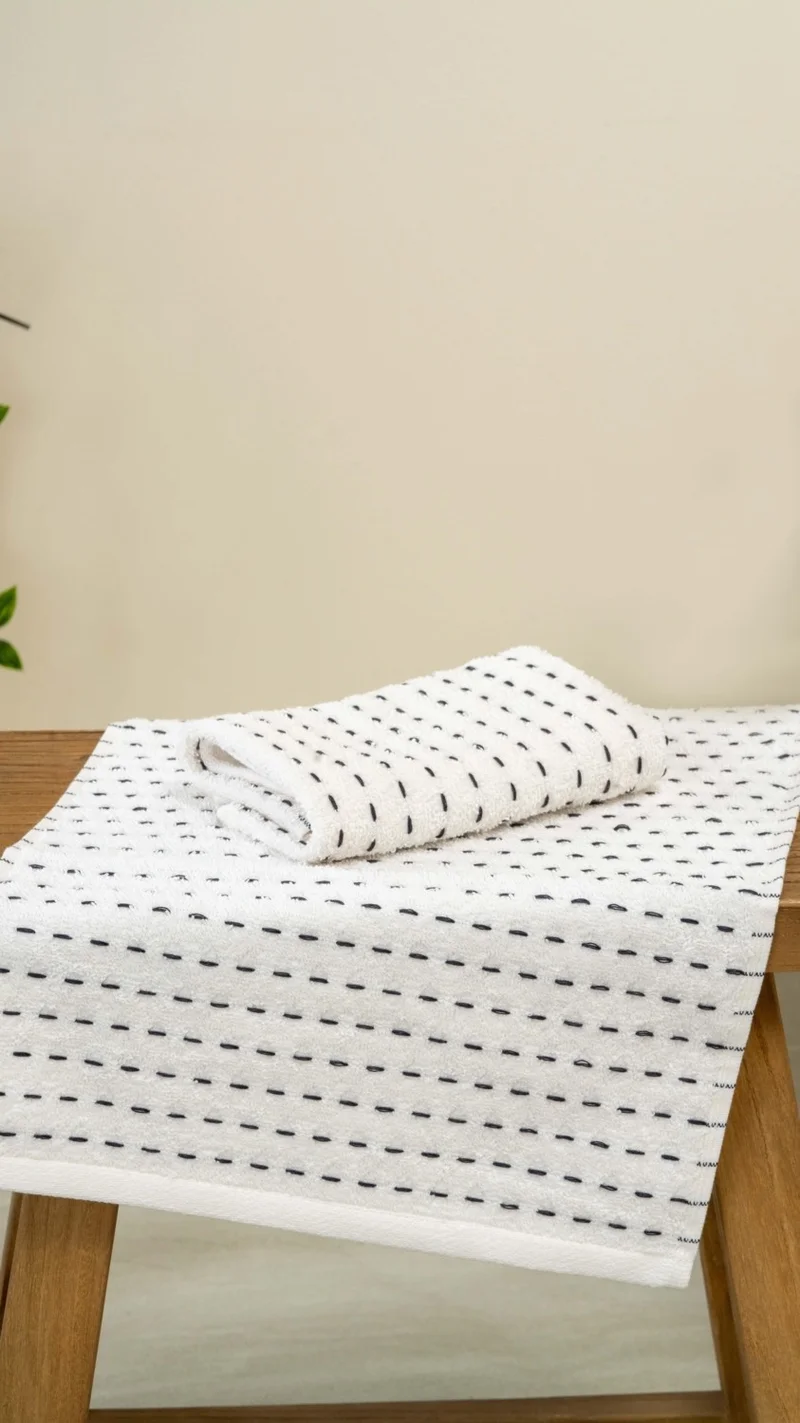 Bluenity Coat 100% Natural Cotton Guest Bathroom / Kitchen Towel - 30X50 cm Cream