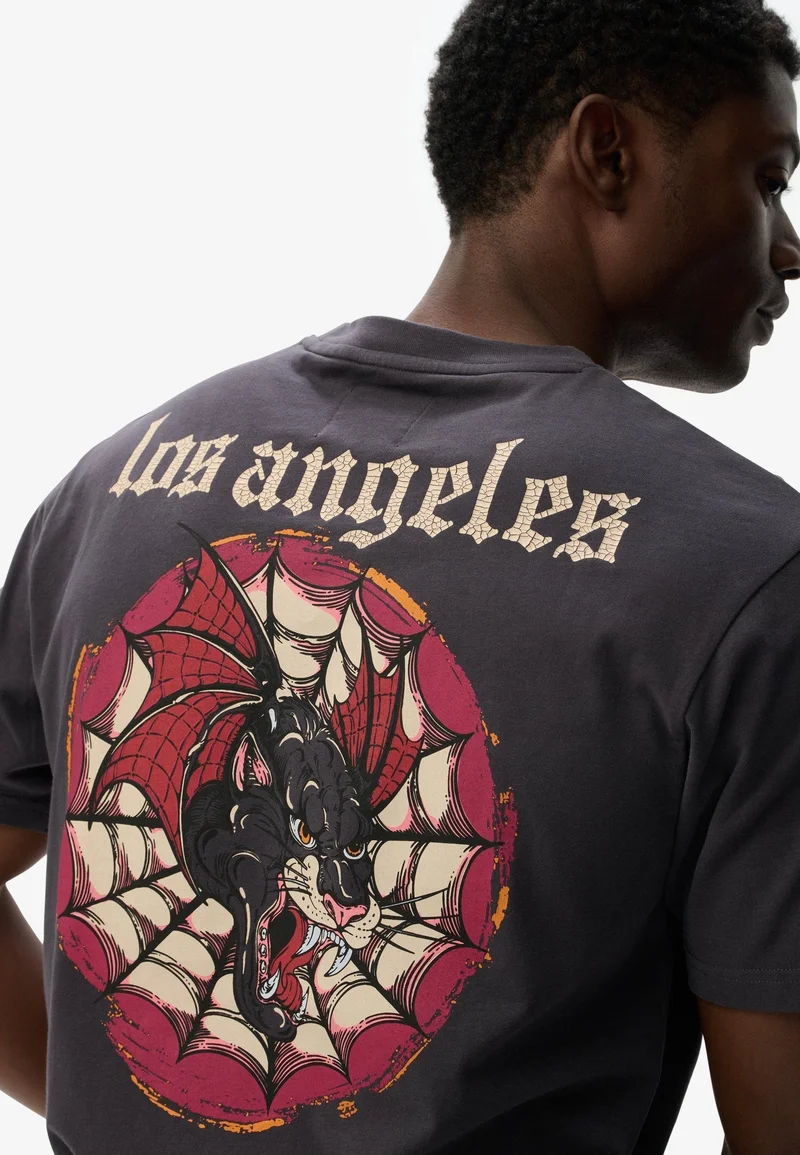 سوبر دراي تيشيرت فضفاض بطبعة وشم