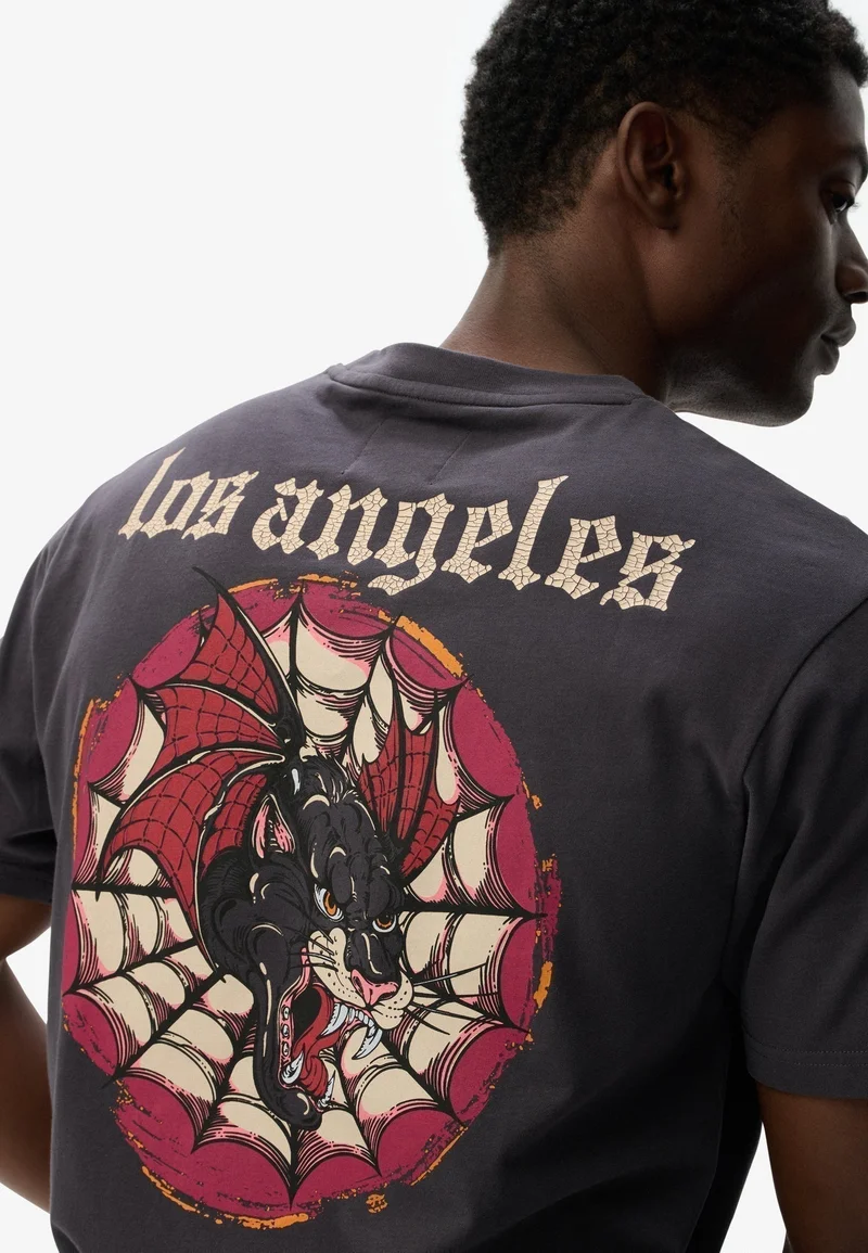 سوبر دراي تيشيرت فضفاض بطبعة وشم