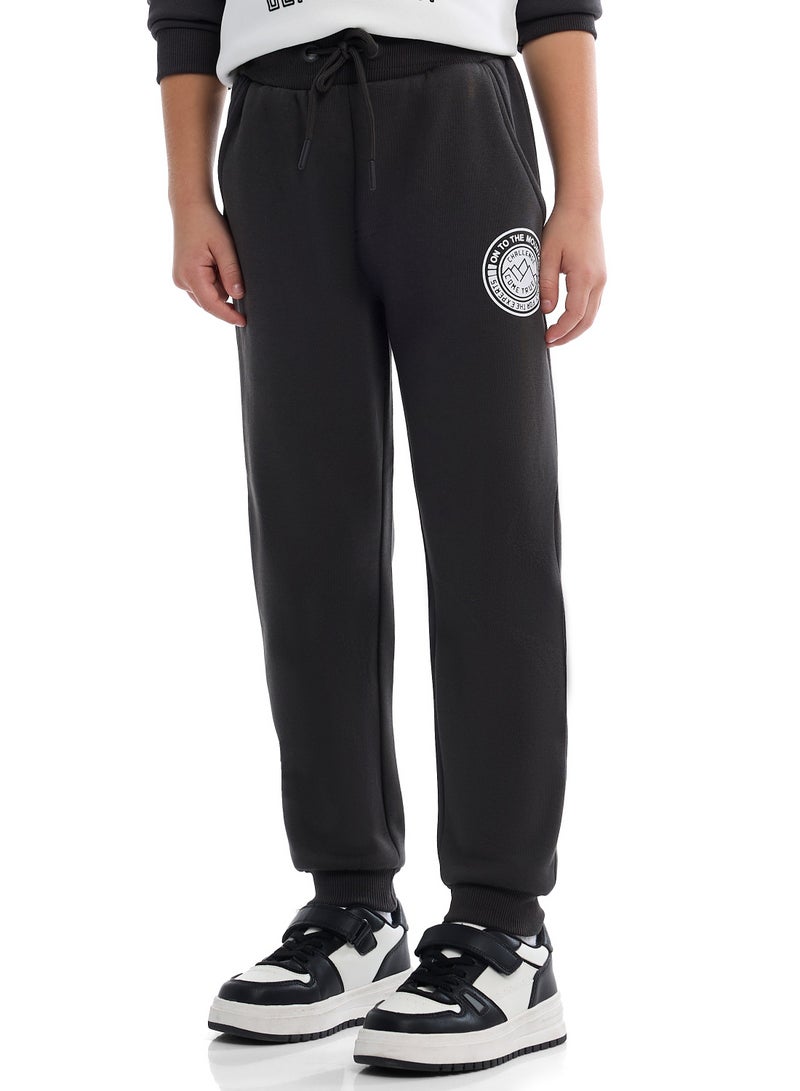 فكتور اند جين طقم صوف حضري للأولاد – سويت شيرت أسود وأبيض + بنطال رياضي برباط - Image 5