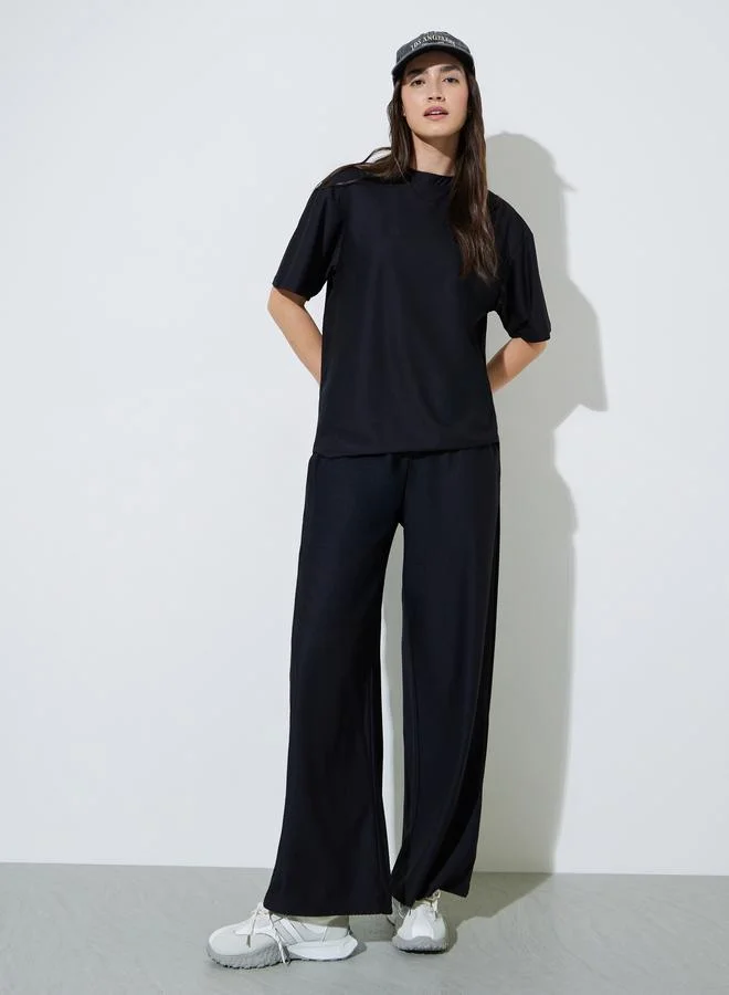 ستايلي Black Oversized Textured Round Neck T-Shirt