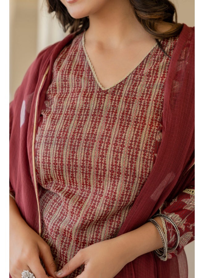 Rangeelo Floral Printed Red Kurta Set for Women - Image 4