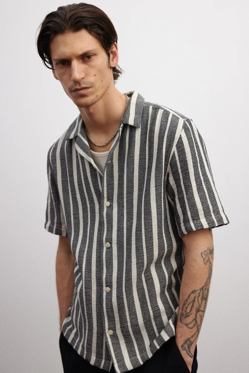 H&M Regular Fit Textured resort shirt