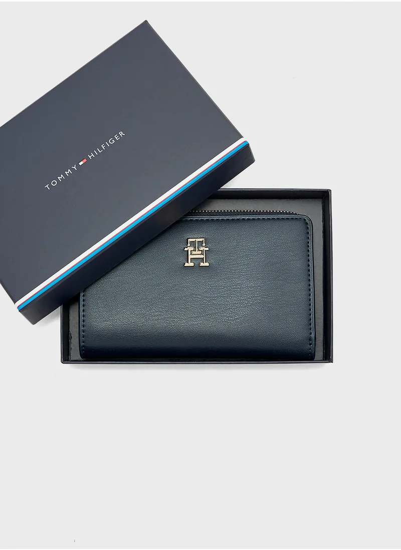 تومي هيلفيغر Monogram Zip Over Wallet