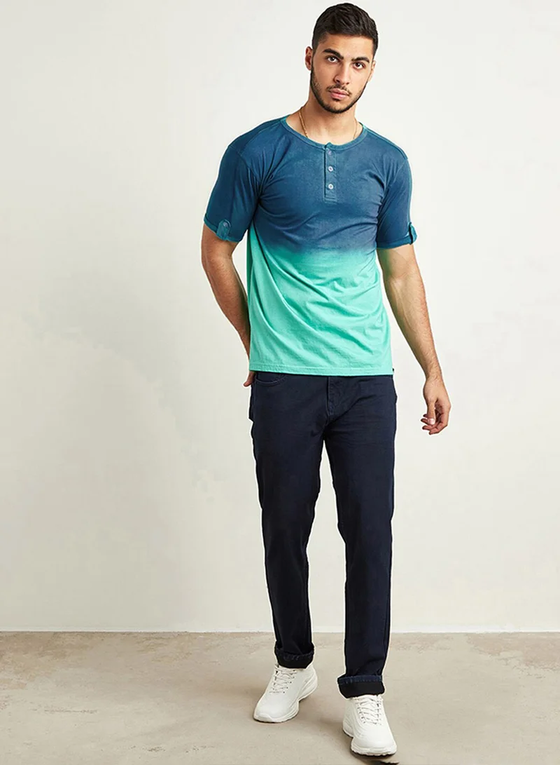 كامبوس سوترا Campus Sutra Men's Aqua Green Ombre Henley T-Shirt For Casual Wear | Regular Fit Cotton Colourblocked T-Shirt Crafted With Short Sleeves And Comfort Fit For Everyday Wear
