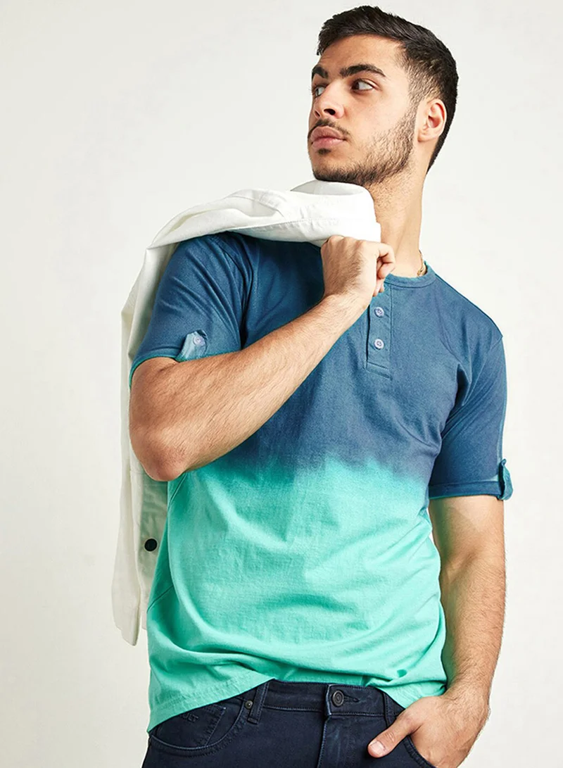 كامبوس سوترا Campus Sutra Men's Aqua Green Ombre Henley T-Shirt For Casual Wear | Regular Fit Cotton Colourblocked T-Shirt Crafted With Short Sleeves And Comfort Fit For Everyday Wear
