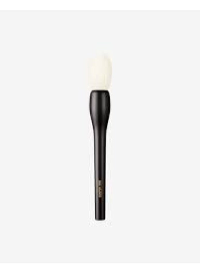 RAE MORRIS #2 Mini Kabuki Brush 1 piece - Image 1