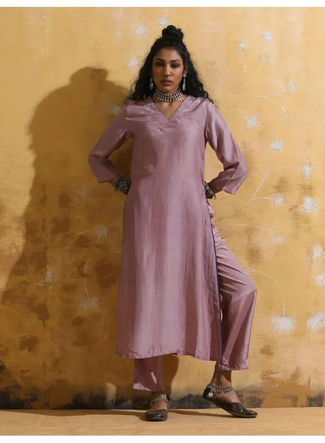 ترو برونز trueBrowns Lilac Muslin Silk High-Slit Kurta Pant Set