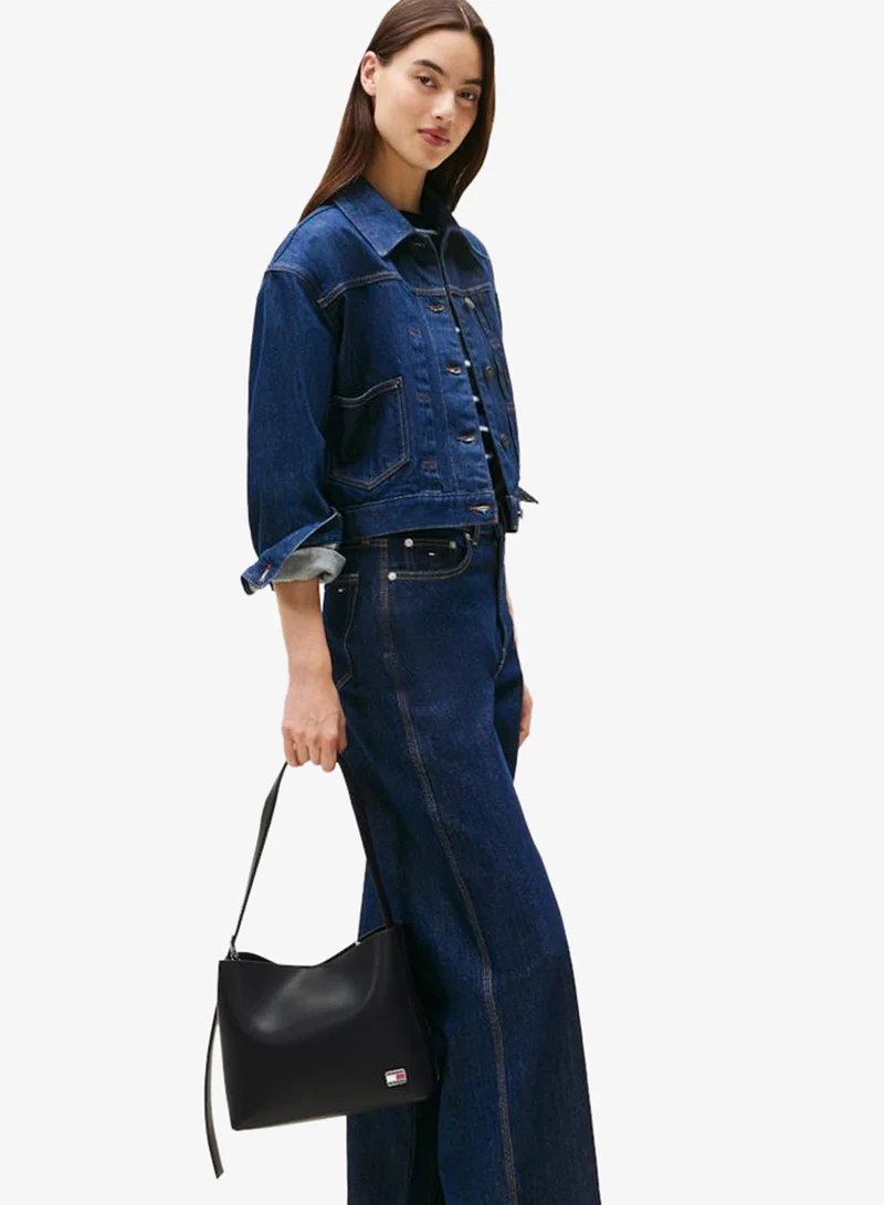 تومي جينز حقيبة هوبو بشعار معدني