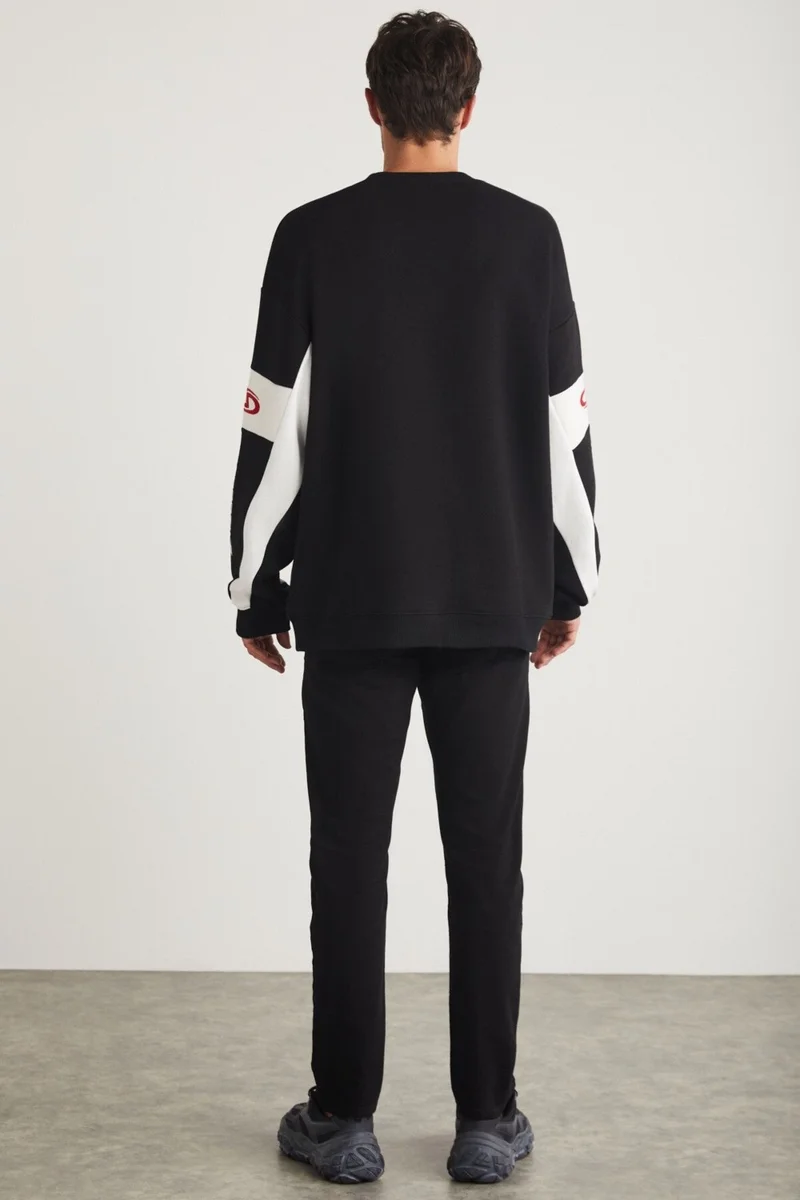 جريميلانج Breez Men's 100% Organic Cotton Oversize Pieced Sports Print Detailed Crew Neck Black Sweatshirt