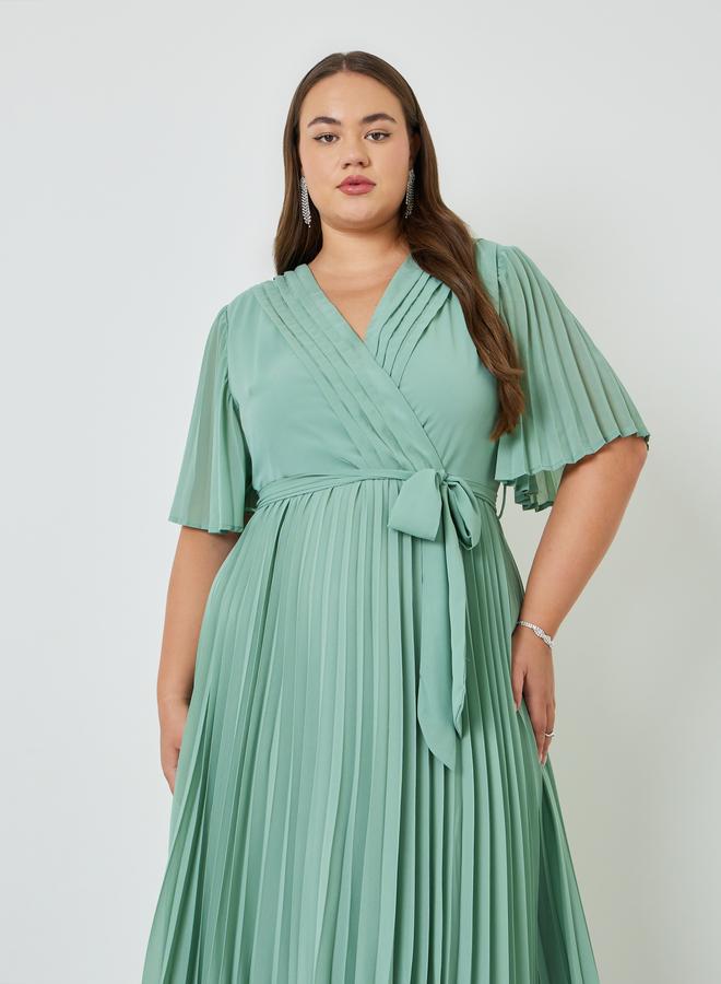 Styli Plus Size Asymmetric Hem Pleated Midi Dress - Image 2