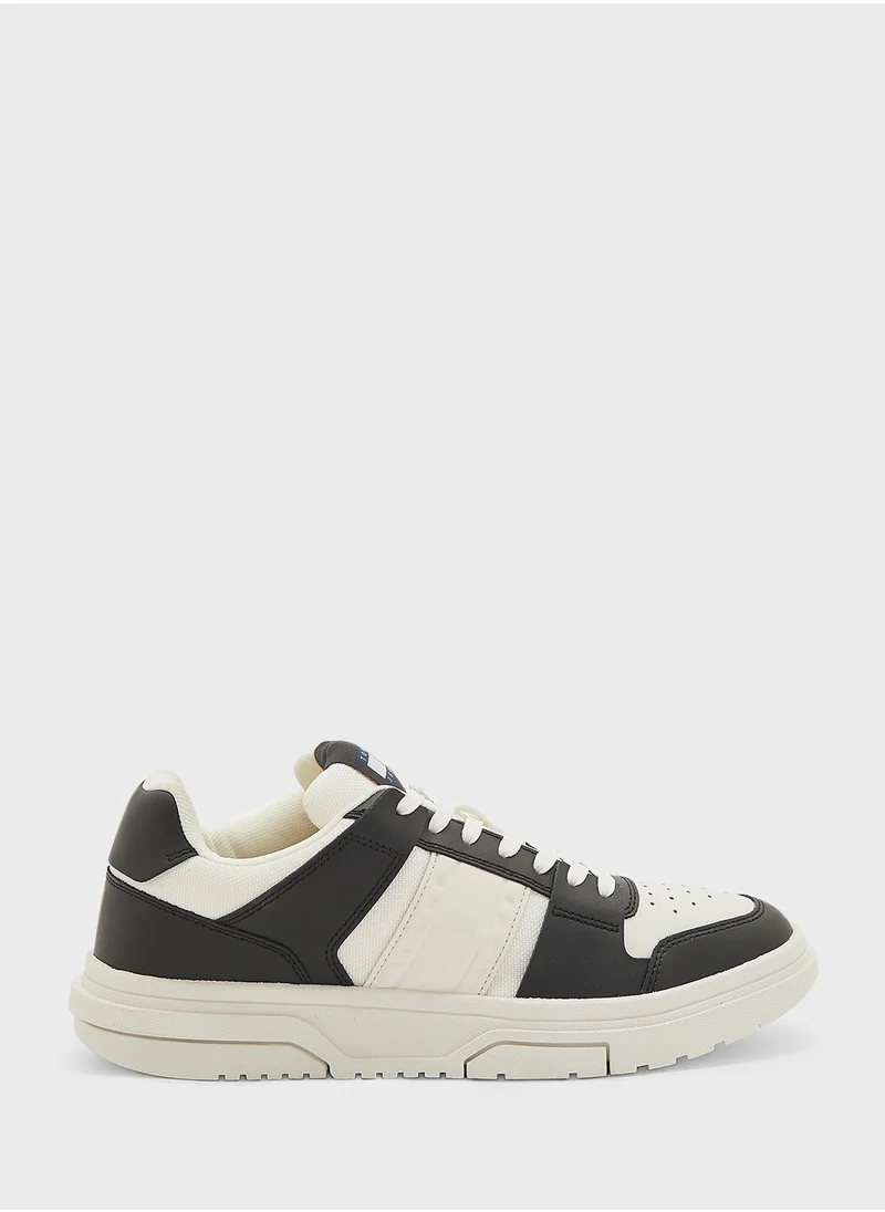 تومي جينز Lace Up Low Top Sneakers