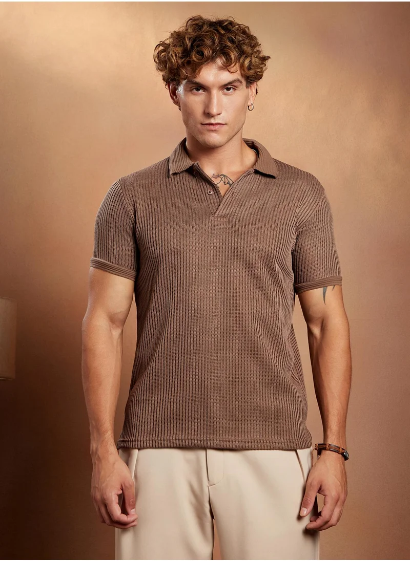 كامبوس سوترا Campus Sutra Men's Mocha Brown Solid Ribbed Polo T-Shirt For Casual Wear | Polo Neck | Short Cuffed Sleeves | Half-Button Closure | T-Shirt Crafted With Comfort Fit For Everyday Wear