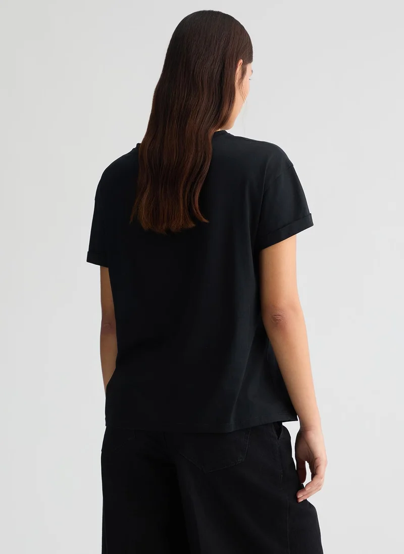 ليو جو تي شيرت مزين بأحجار الراين