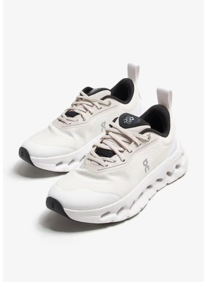 اون راننج حذاء رياضي On Running x Loewe Cloudtilt 2 باللون الأبيض الرملي - Image 1