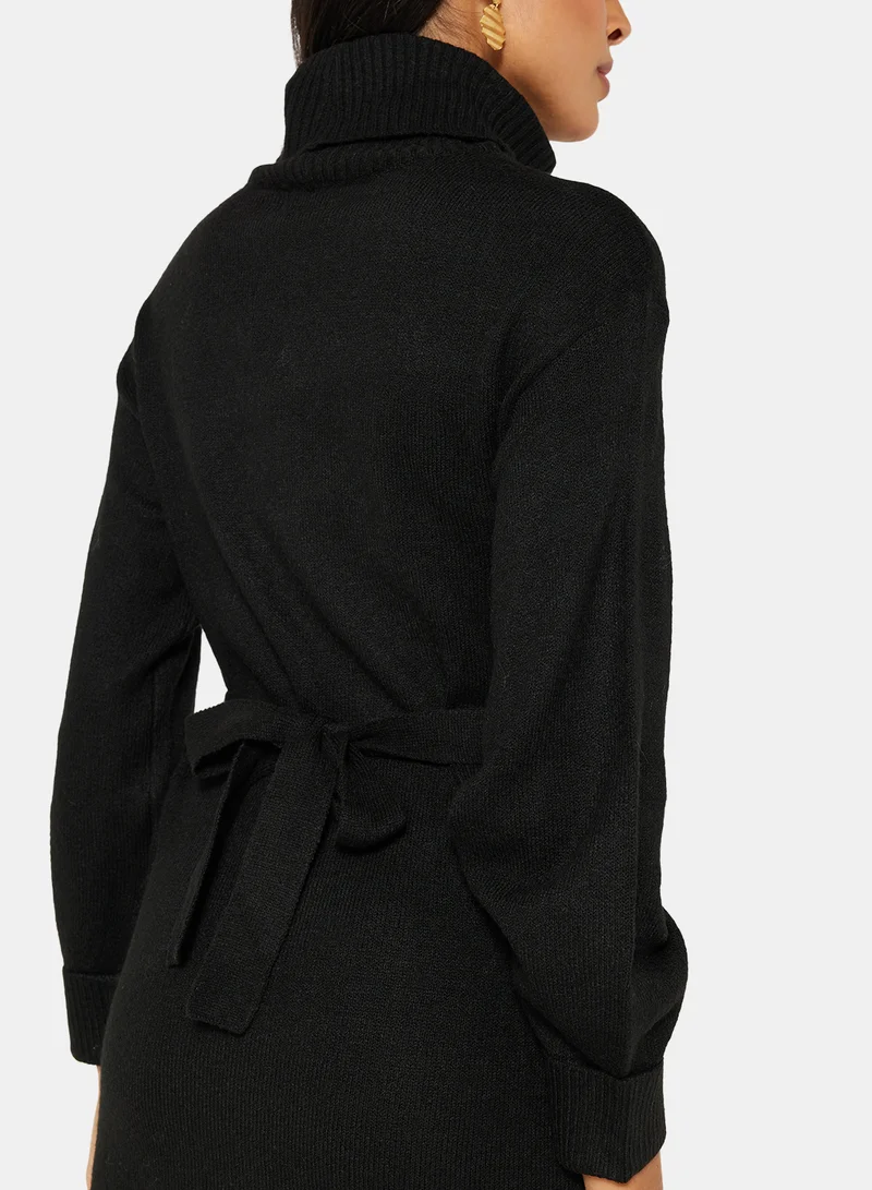 جاكلين دي يونج Black Turtleneck Dress